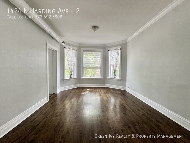 Foto del edificio - 1424 N Harding Ave