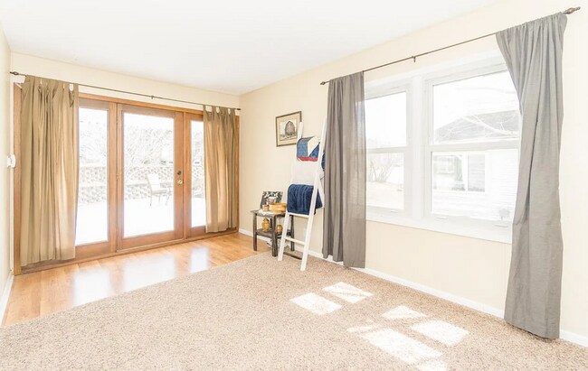 Sala de estar (Puerta trasera) - 108 5th St NE
