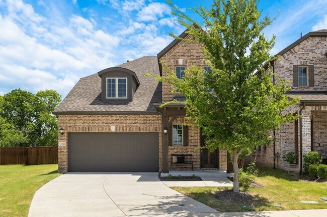 Building Photo - 3100 Greenbriar Dr