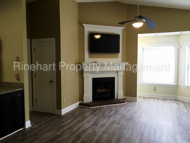 Building Photo - 4156 Charlotte Hwy