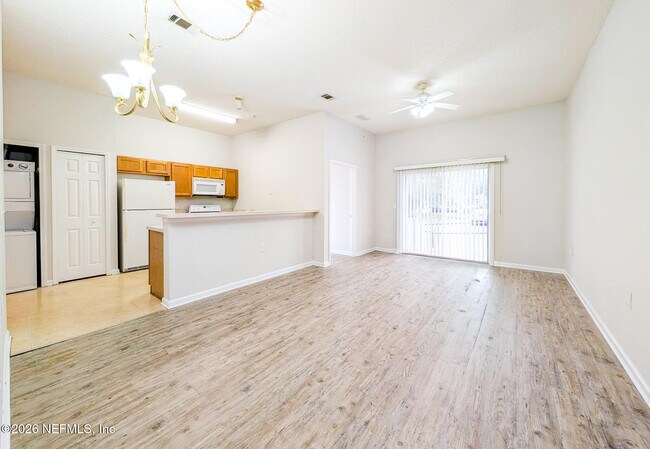 Foto del edificio - 7920 Merrill Rd
