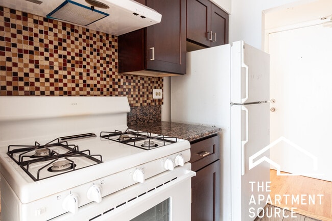 Building Photo - 3710 N Pine Grove Ave