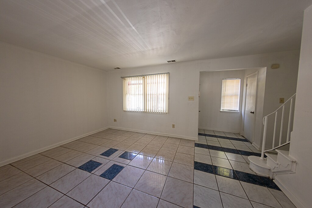 Foto principal - 3355 Lakecrest Rd