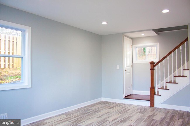 Building Photo - 1010 Highview Dr