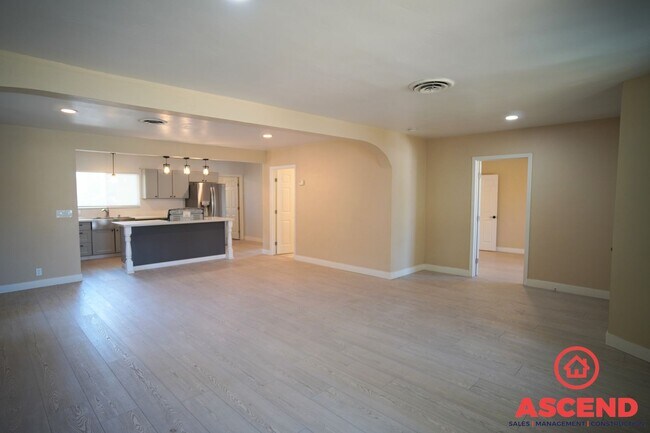 Building Photo - Beautiful Home in East Bakersfield!