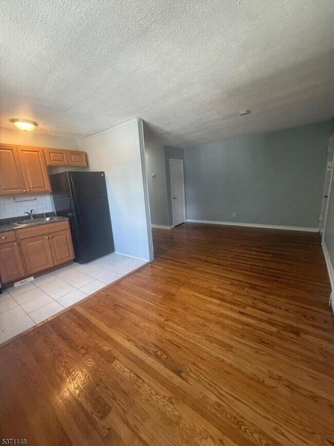 Foto del edificio - 711 Plainfield Ave