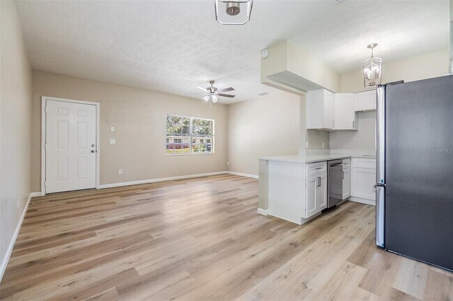 Foto del edificio - 6740 Carnelian Ave