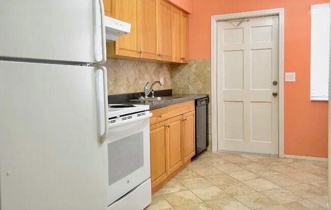 Foto del edificio - 325 Malverne Rd