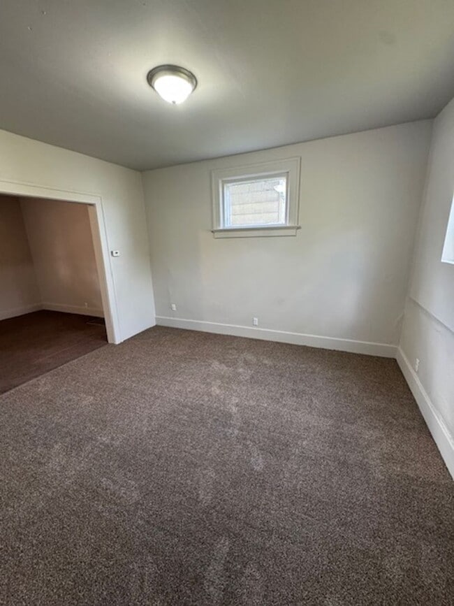 Building Photo - 312 3rd St