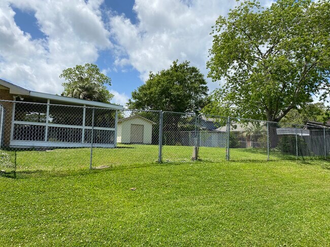 Building Photo - 15206 Royal St