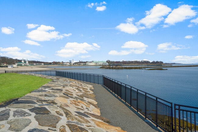 Photo - 17 Waters Edge Apartment