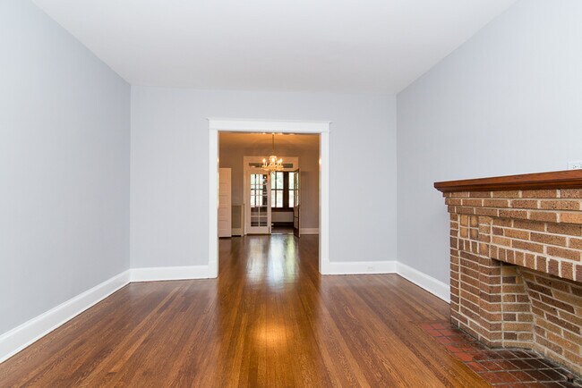 Building Photo - 1863 Ingleside Terrace NW