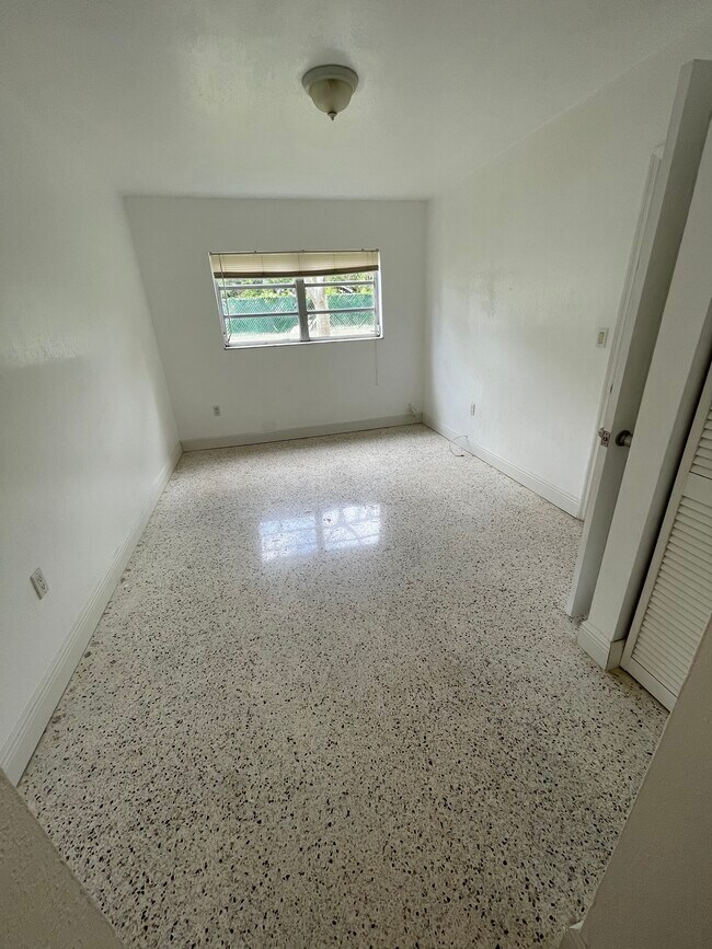 Dormitorio - 665 NE 83rd Ter