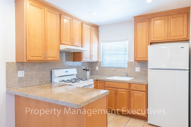 Foto del edificio - 1 Bedroom, 1 Bath Duplex Apartment with Storage