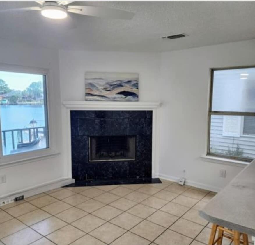Building Photo - 732 Marina Dr