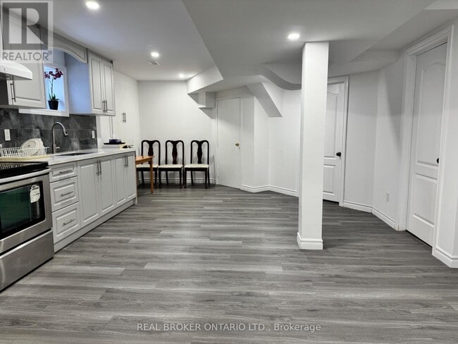 Building Photo - 119 Hertford Crescent