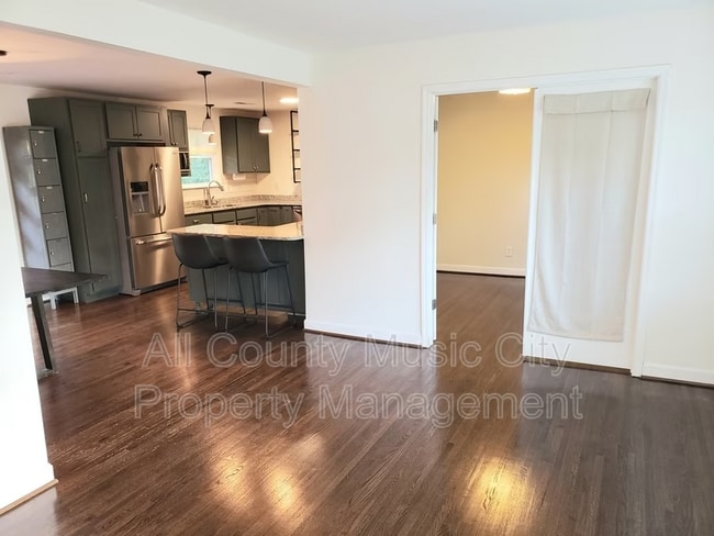 Photo - 905 Mitchell Rd House