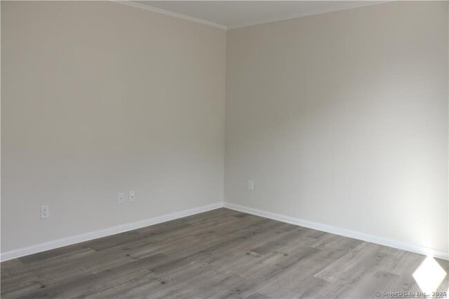 Building Photo - 41 Colonial Rd