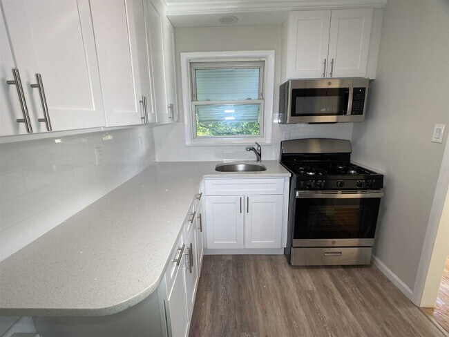 Building Photo - 630 NY-376
