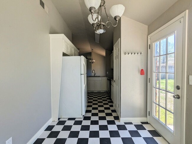 Foto del edificio - Well-Maintained 3 Bed Home in Edmond | Pet Friendly + Fenced Yard