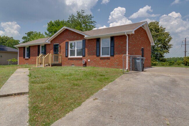 Foto del edificio - 323 Carter Rd