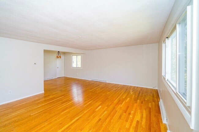 Building Photo - 1274 Beacon St