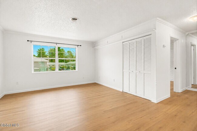 Foto del edificio - 25A Pine Ln