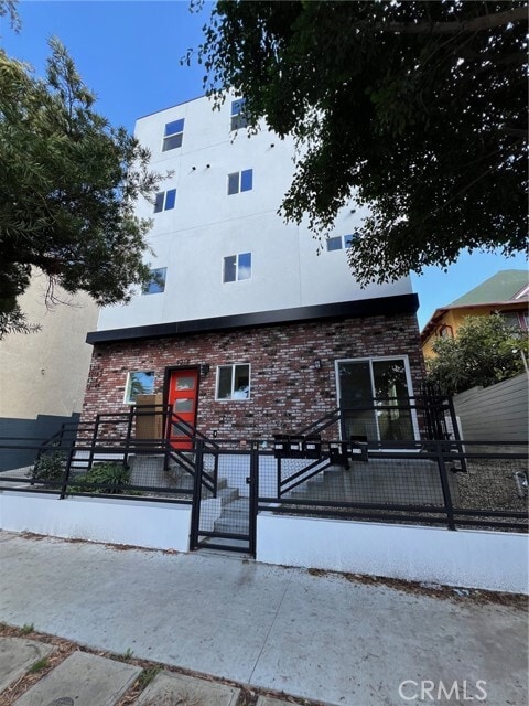 Primary Photo - 1218 Arapahoe St