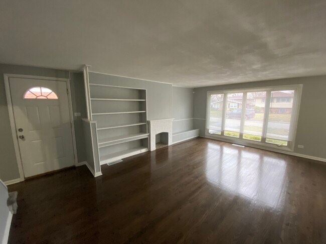 Building Photo - 16919 Old Elm Dr