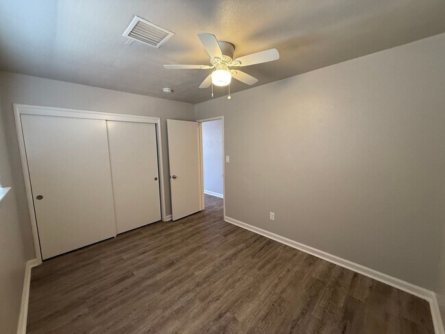 Foto del edificio - START APPLYING FOR THIS HOME NOW!