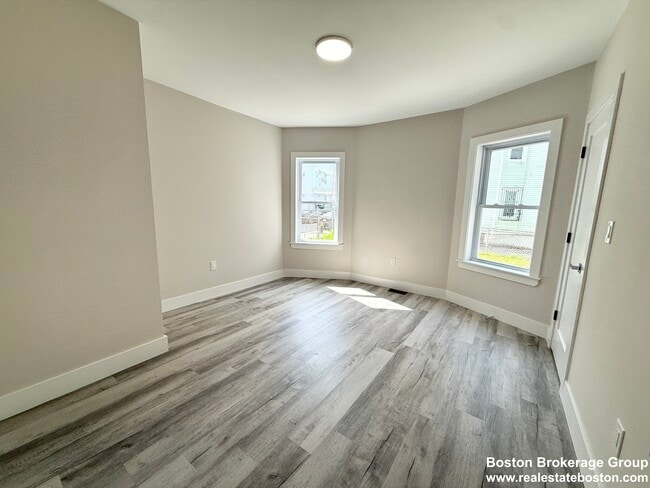 Building Photo - 10 Cawfield St