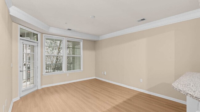 Sala de estar con suelo de superficie dura - Gaithersburg Station