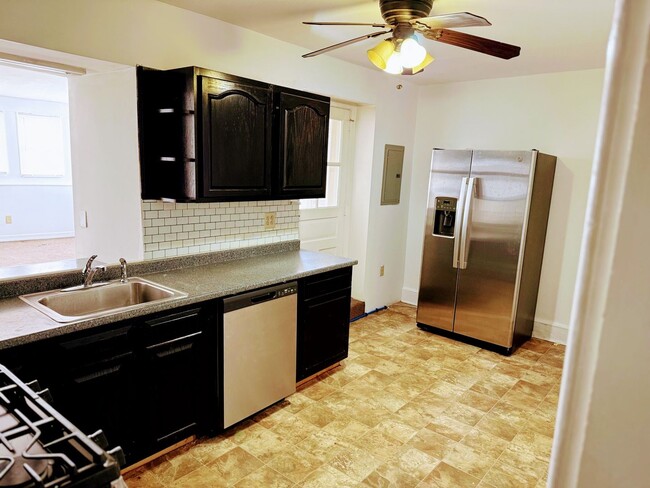 Building Photo - 3BR/2BA Spacious Manayunk Apt with Washer/...