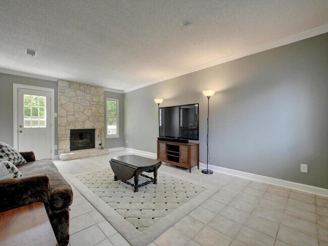 Building Photo - 8421 Spring Valley Dr
