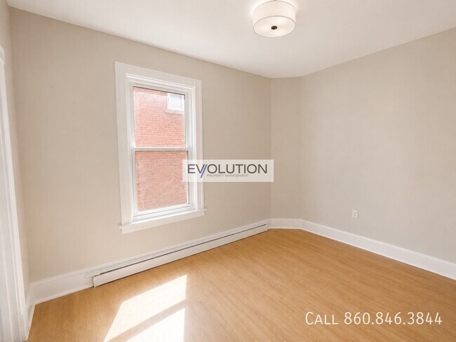 Building Photo - 906-908-908 Park St
