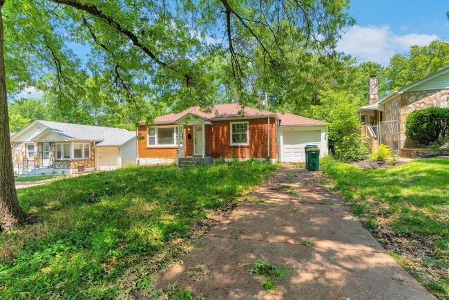 Foto del edificio - 8135 Bloom Dr