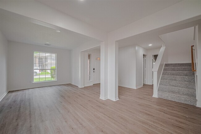 Foto del edificio - 3223 Candlepine Dr