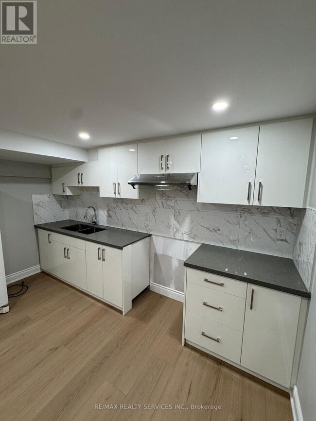 Building Photo - 41 MacLaren Ave