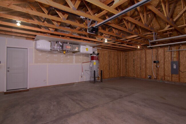 Building Photo - 4 Bed 2 bath 5 Mile Prairie newer home wit...