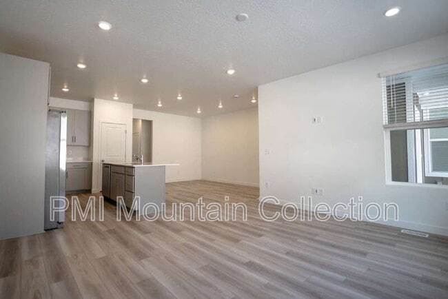 Foto del edificio - 2484 Wildwood Ln