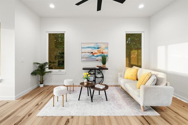 Building Photo - 2309 Montopolis Dr