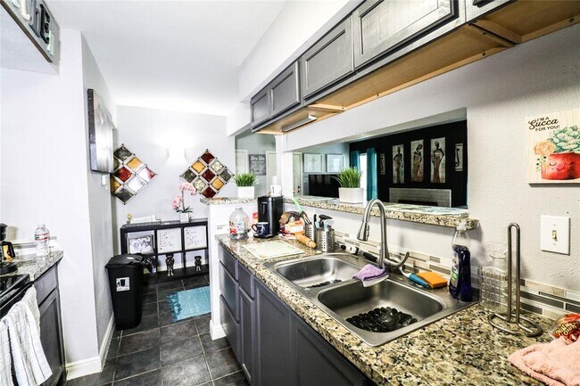 Foto del edificio - 7200 W T C Jester Blvd