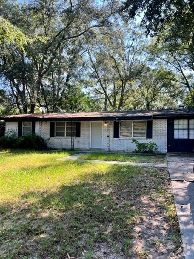 Building Photo - 6936 Hialeah Cir