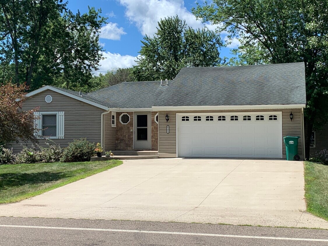 3 Bedroom, 3 Bath Rambler - 67951 County Road 76