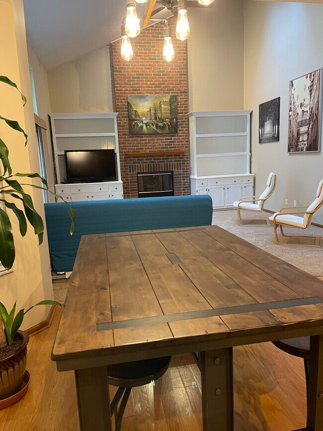 Foto del edificio - 6041 Holywell Dr