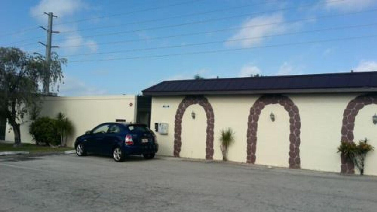 Primary Photo - Available Now!! completely renovated