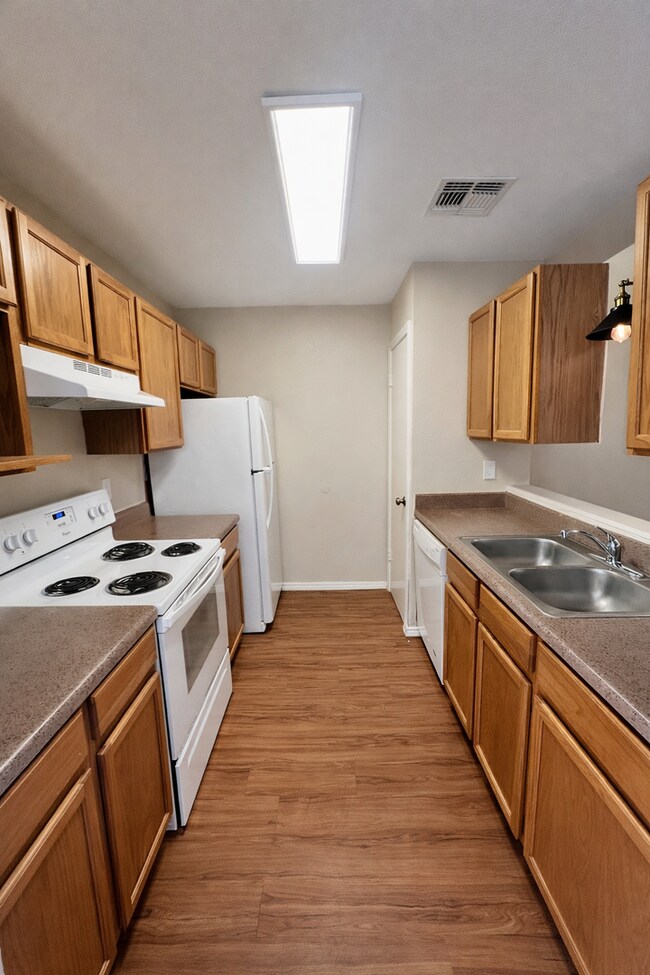 Foto del edificio - Beautifully Renovated 2 Bedroom Condo in Universal City