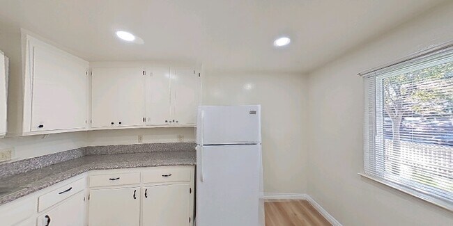 Foto del edificio - 305 E California Ave