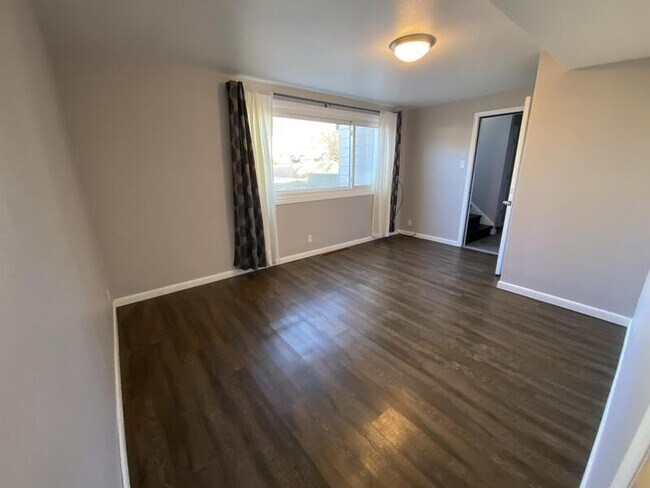 Foto del edificio - 2020 Dunn Ave
