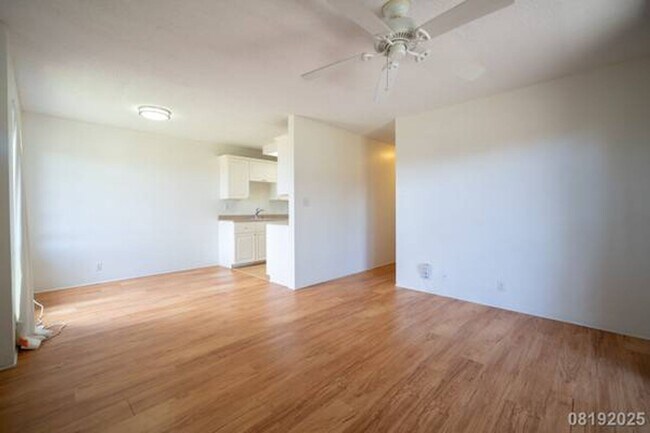 Foto del edificio - Bright and Cozy 2BR/1BA/1PKG unit in Royal...